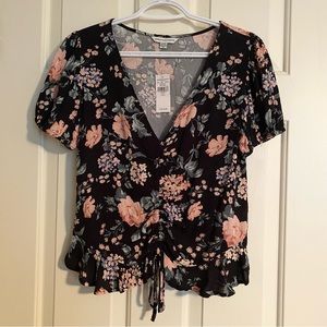 American Eagle crop V neck floral top NWT size S, ruffle hem, short sleeve